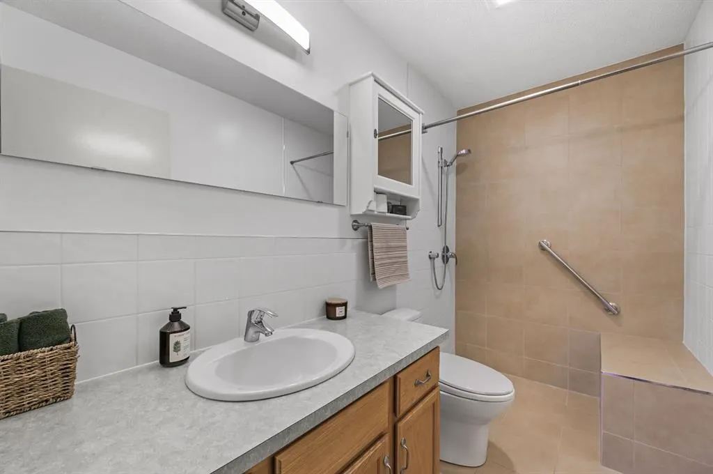 11 Coach Side Terrace SW