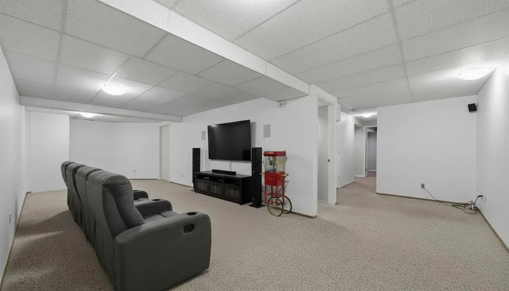 11 Coach Side Terrace SW