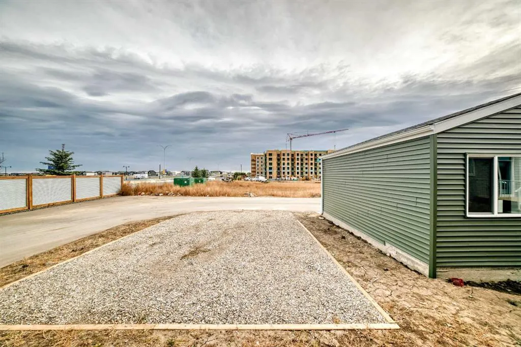 147 Bartlett Crescent SE