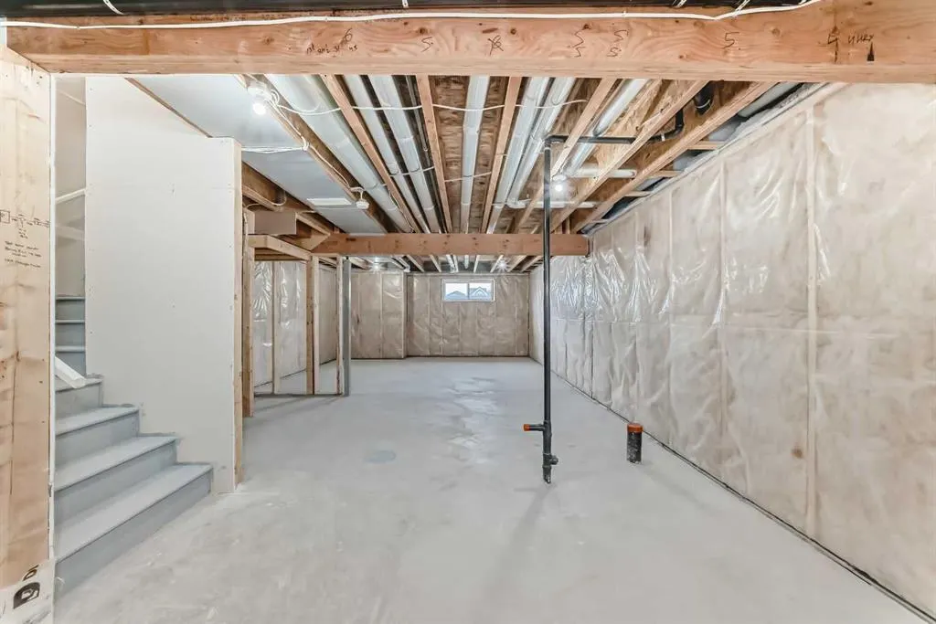 147 Bartlett Crescent SE