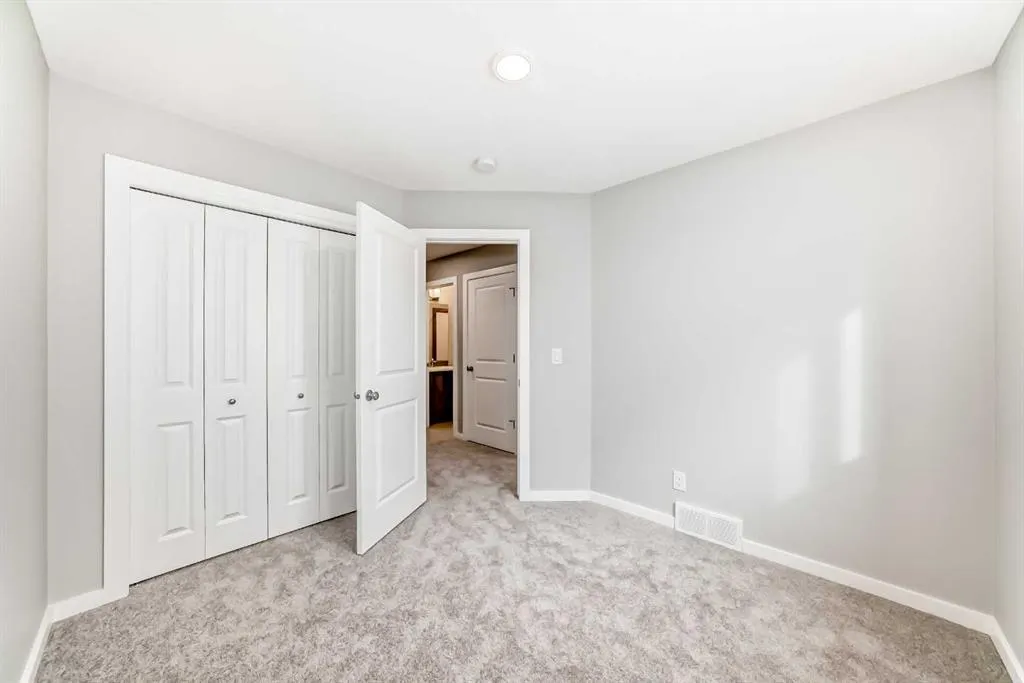 147 Bartlett Crescent SE