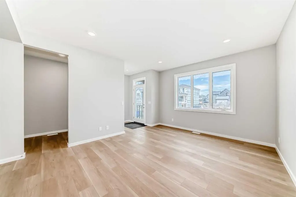 147 Bartlett Crescent SE