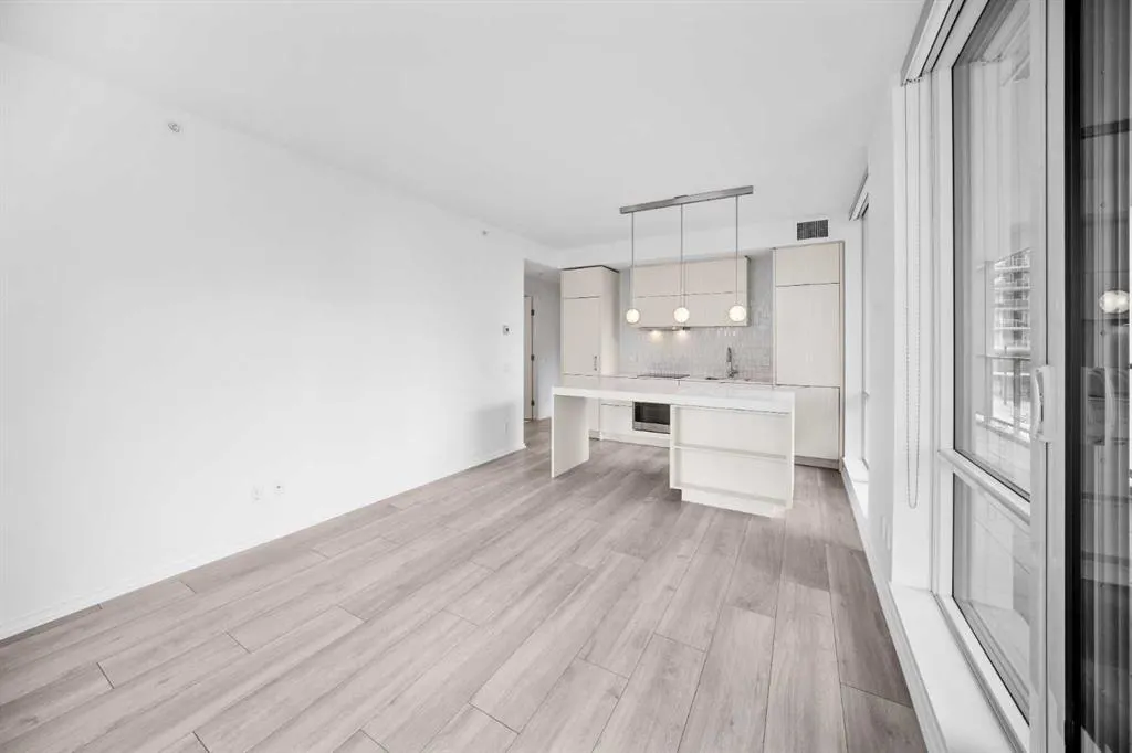 615 6 Avenue SE, #210