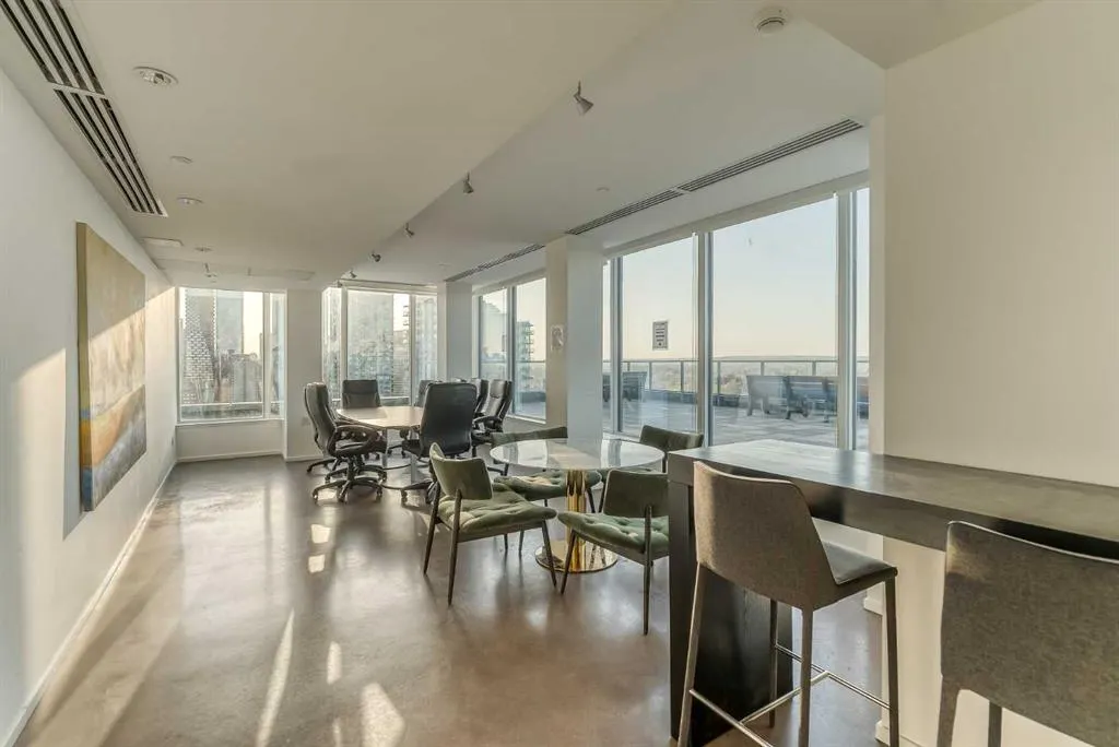 615 6 Avenue SE, #210