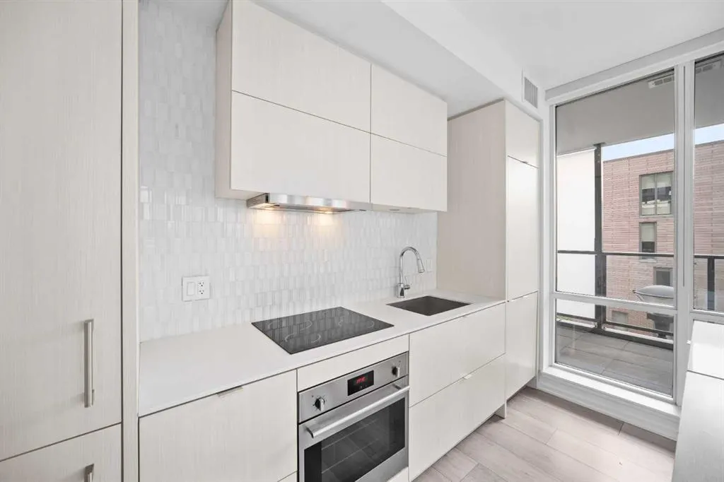 615 6 Avenue SE, #210