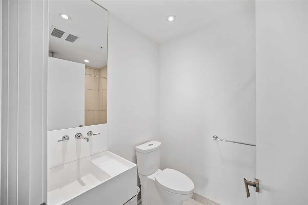 615 6 Avenue SE, #210