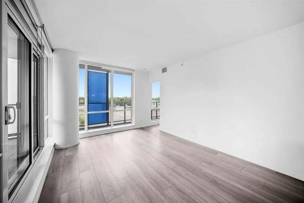 615 6 Avenue SE, #210