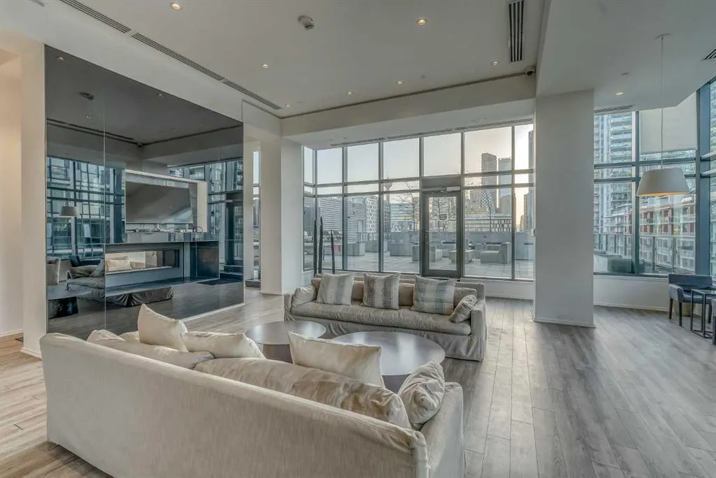 615 6 Avenue SE, #210