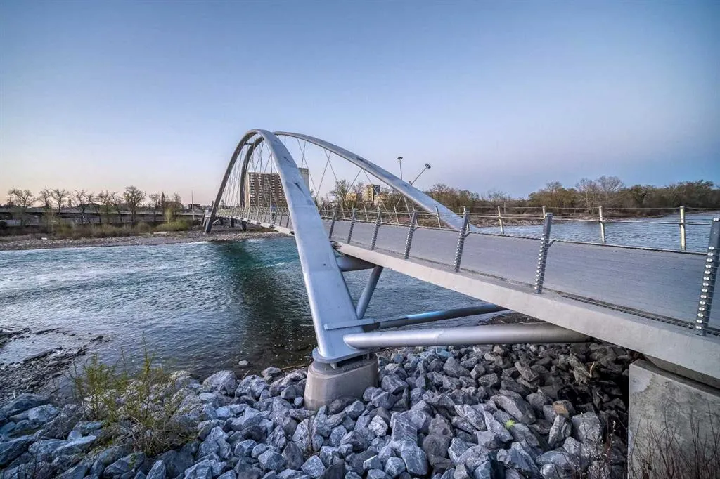 615 6 Avenue SE, #210