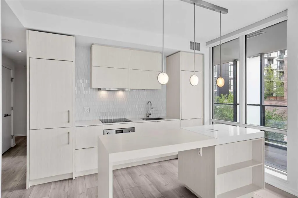 615 6 Avenue SE, #210