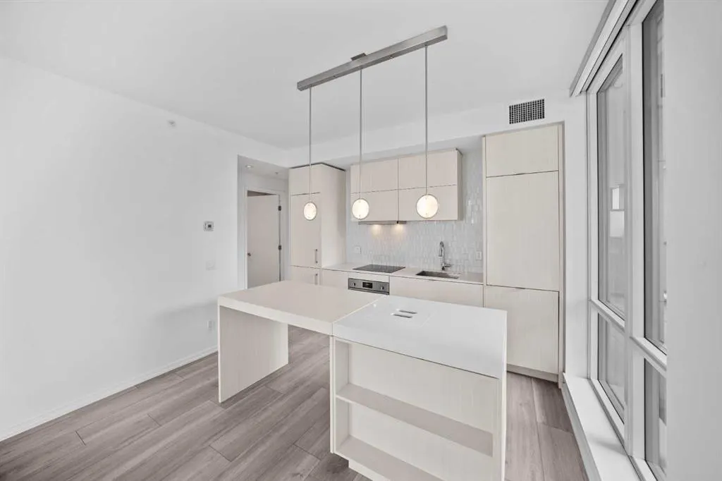 615 6 Avenue SE, #210