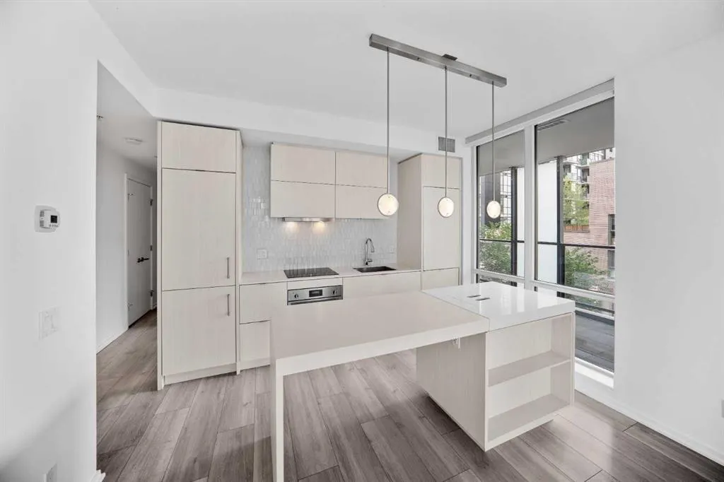 615 6 Avenue SE, #210