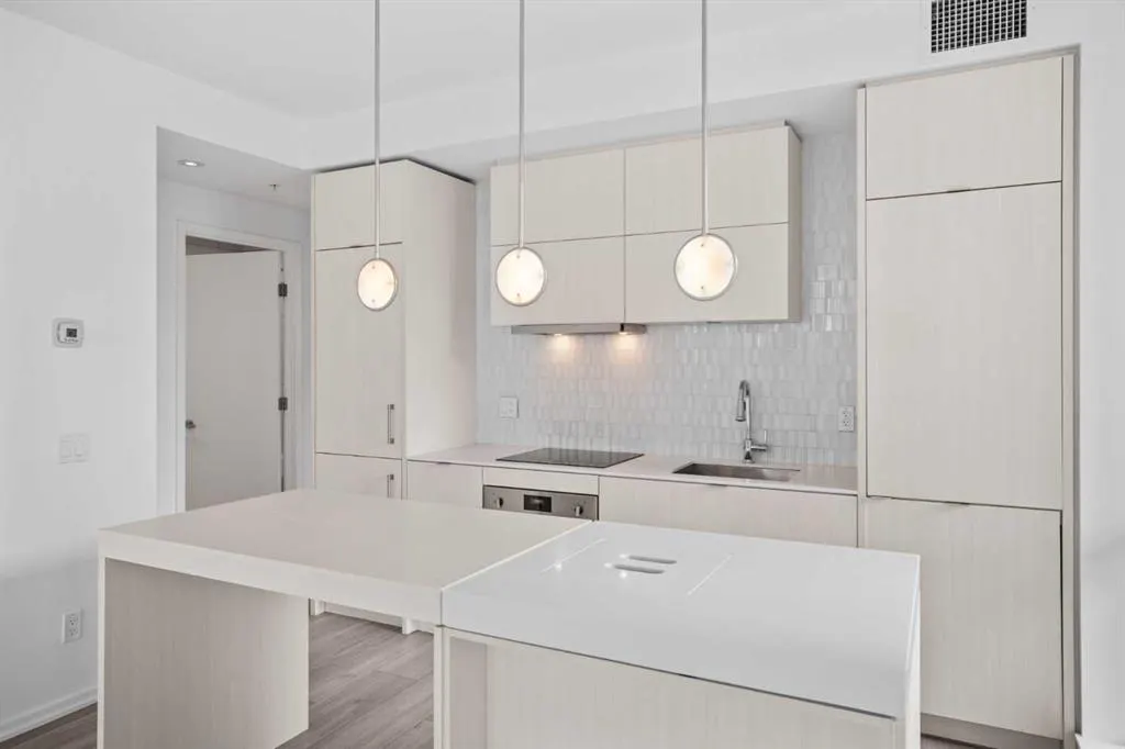 615 6 Avenue SE, #210