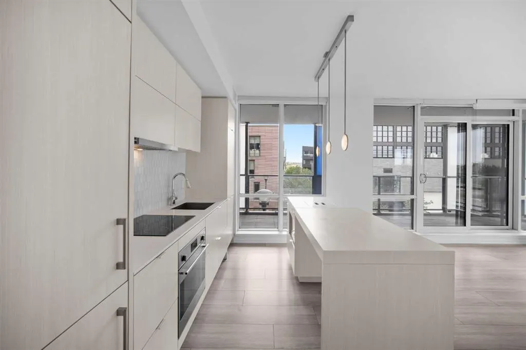 615 6 Avenue SE, #210