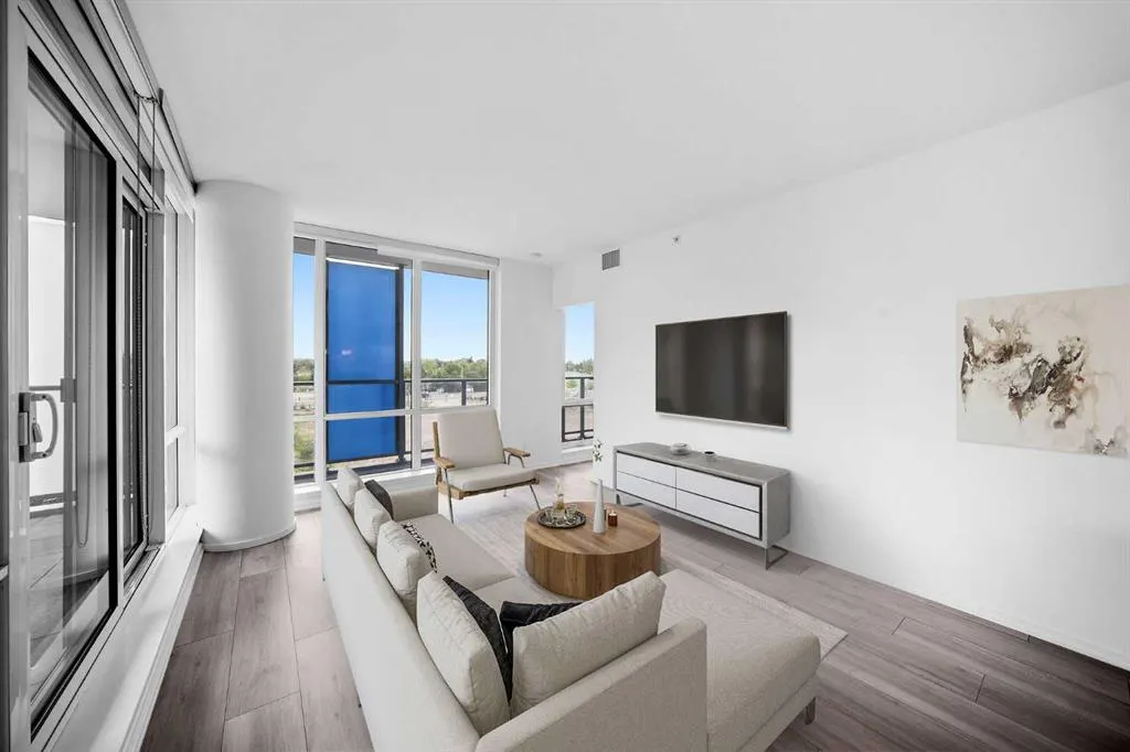 615 6 Avenue SE, #210