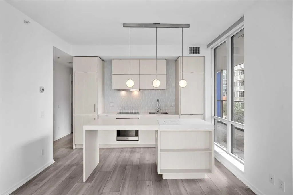 615 6 Avenue SE, #210