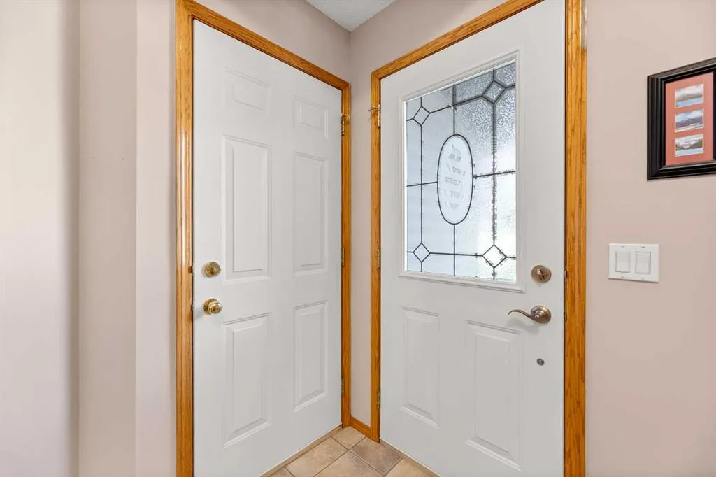 164 Stonegate Close NW