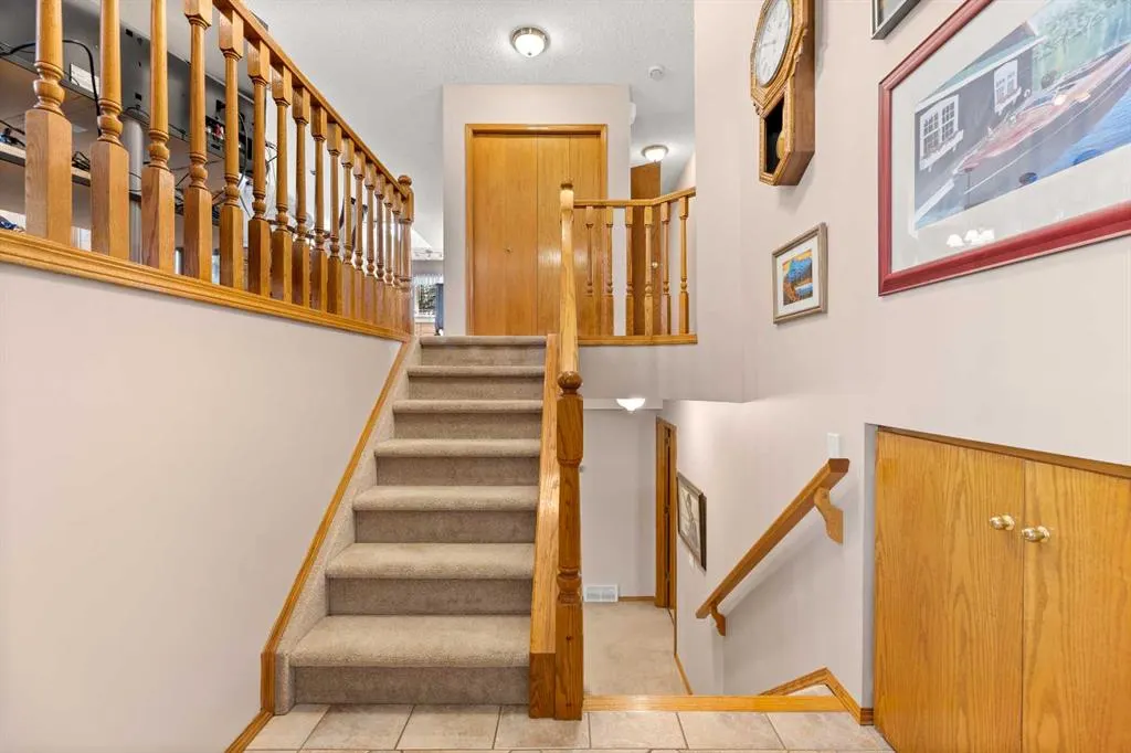 164 Stonegate Close NW