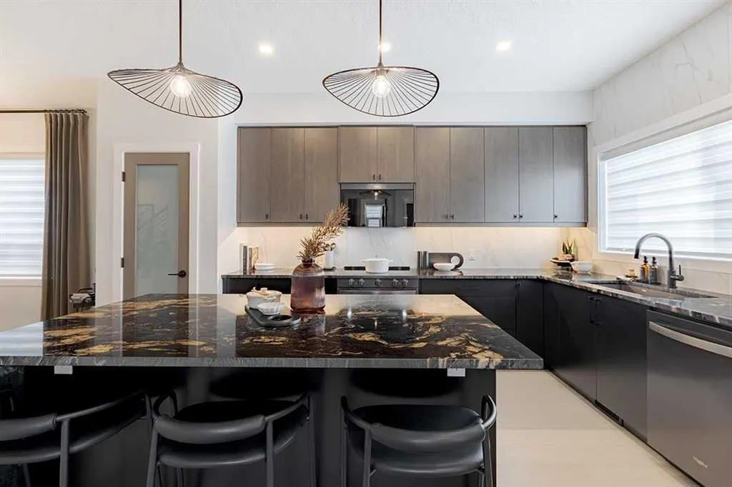 186 Bridgeport Circle W