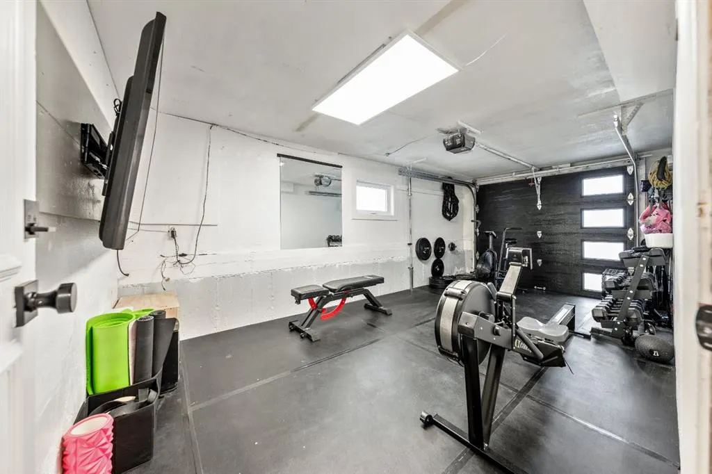 2539 Chicoutimi Drive NW