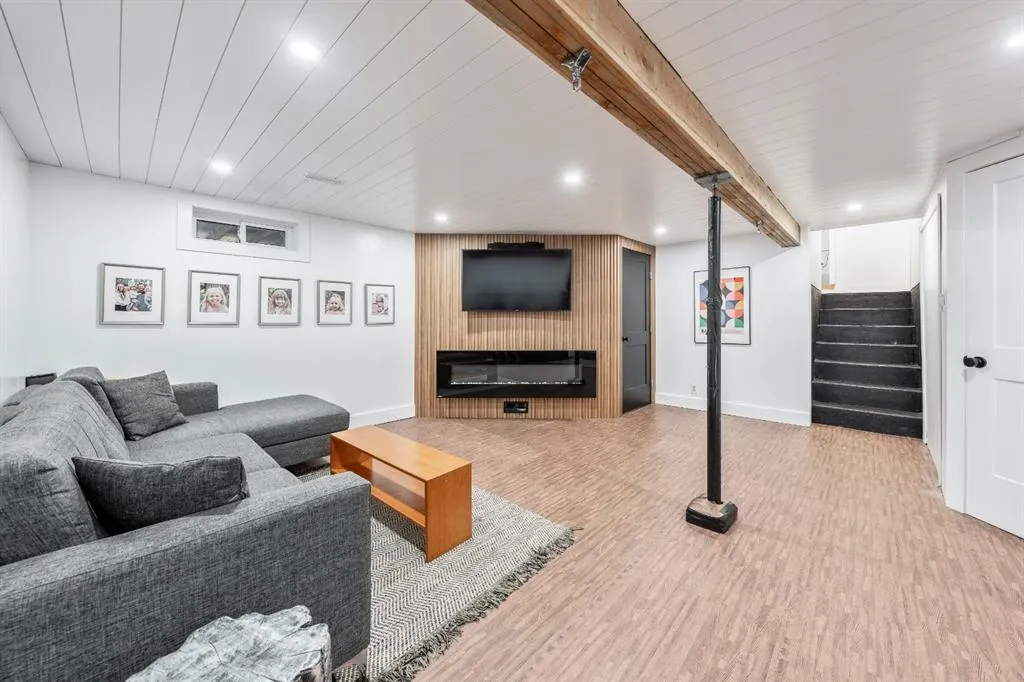 2539 Chicoutimi Drive NW