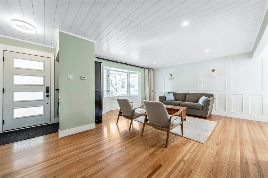 2539 Chicoutimi Drive NW