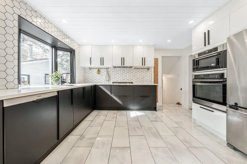 2539 Chicoutimi Drive NW