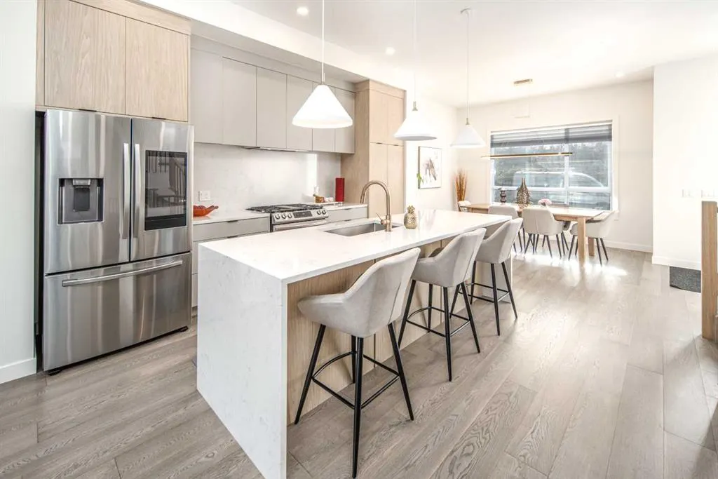 2409B Richmond Road SW