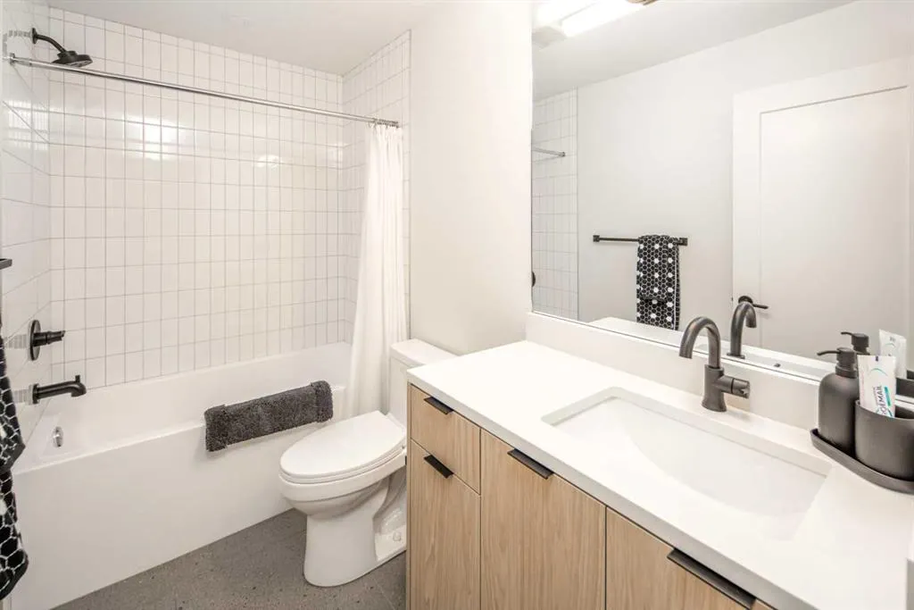 2409B Richmond Road SW