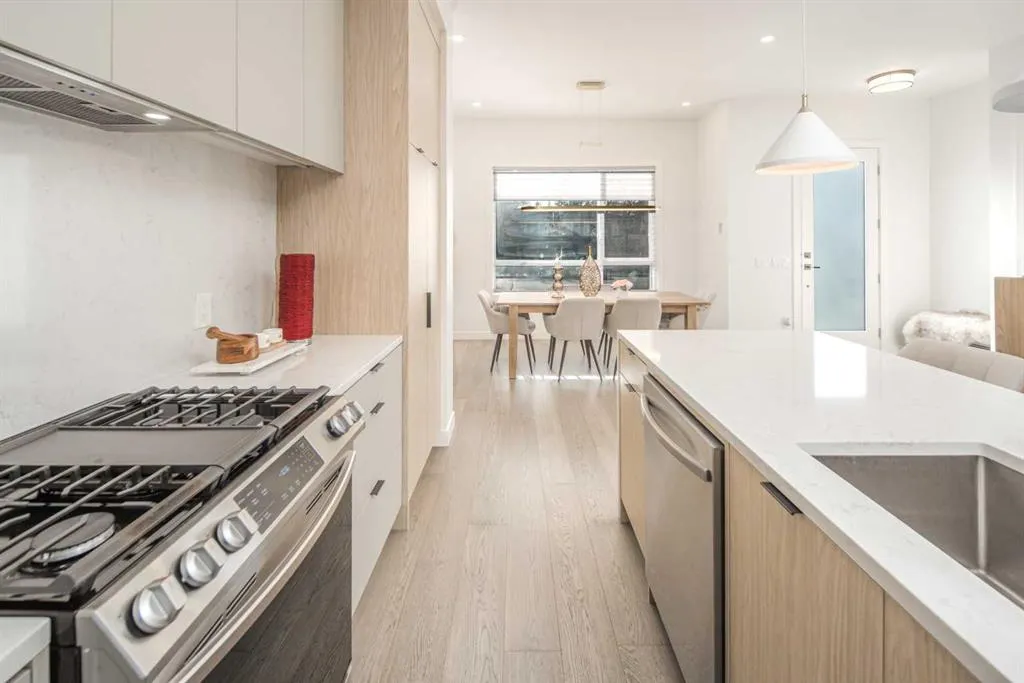 2409B Richmond Road SW