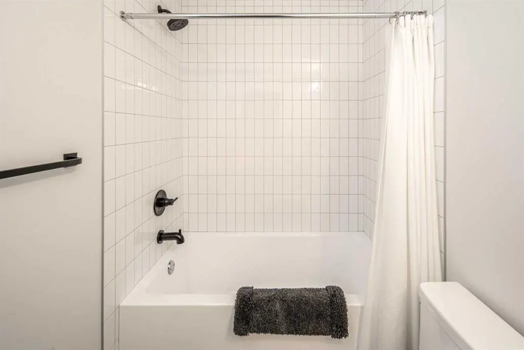 2409B Richmond Road SW