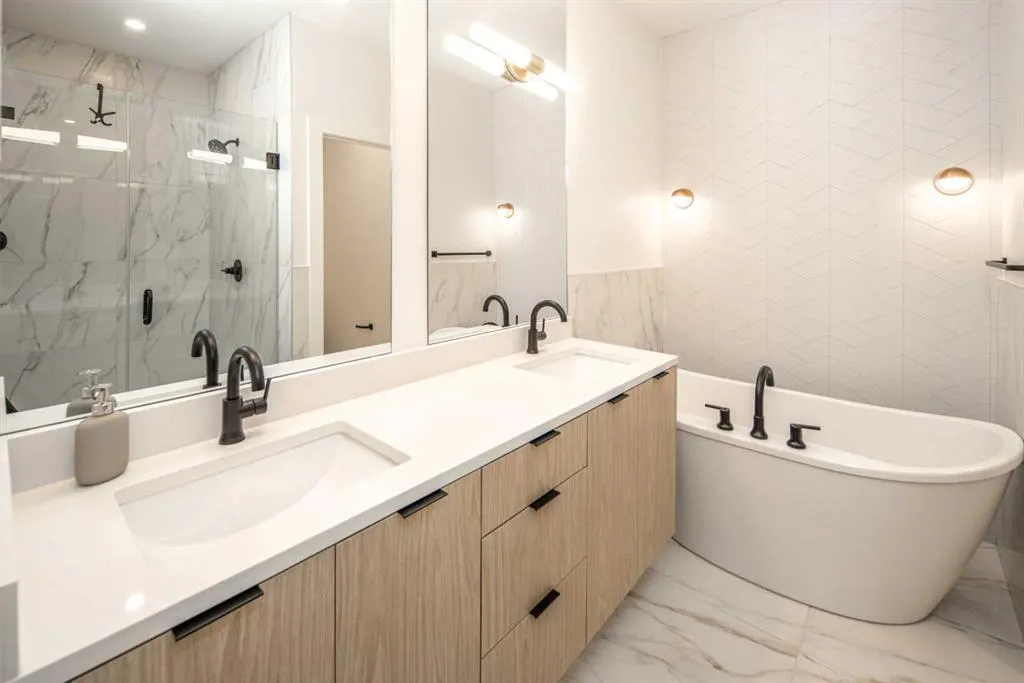 2409B Richmond Road SW