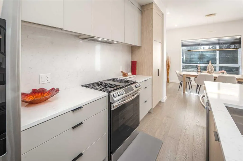 2409B Richmond Road SW