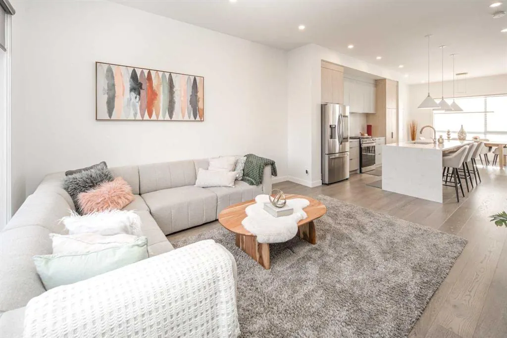 2409B Richmond Road SW