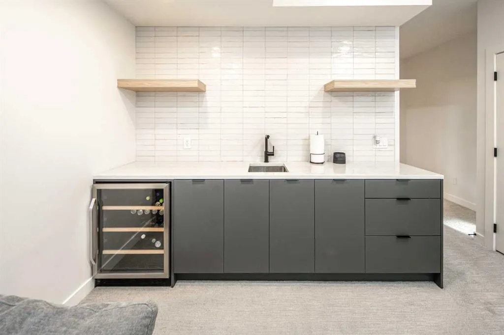 2409B Richmond Road SW