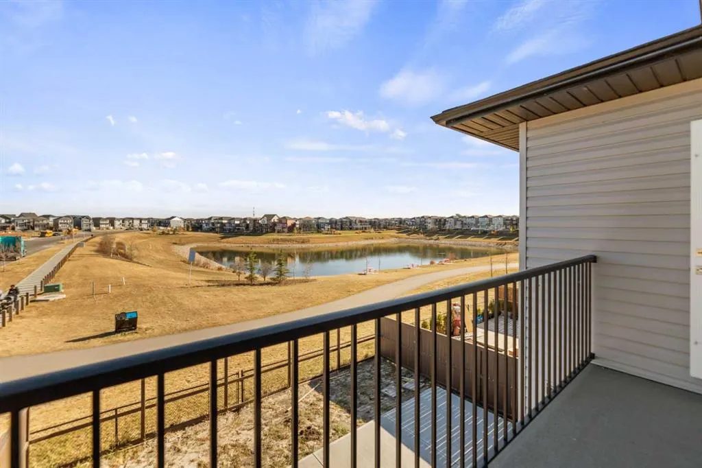 391 Corner Meadows Avenue NE