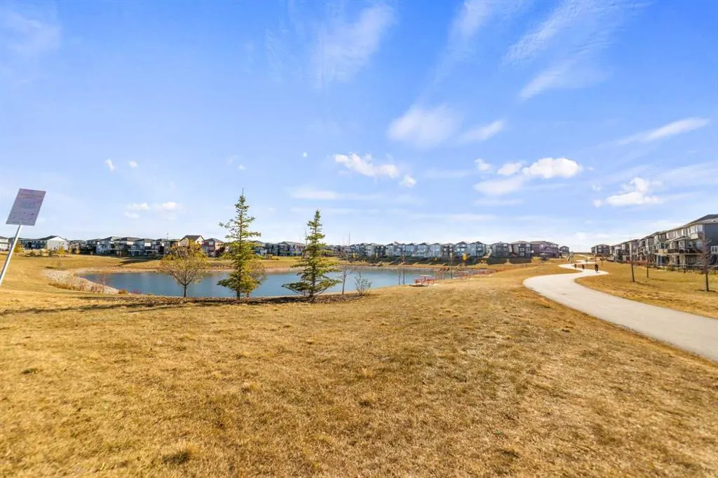 391 Corner Meadows Avenue NE