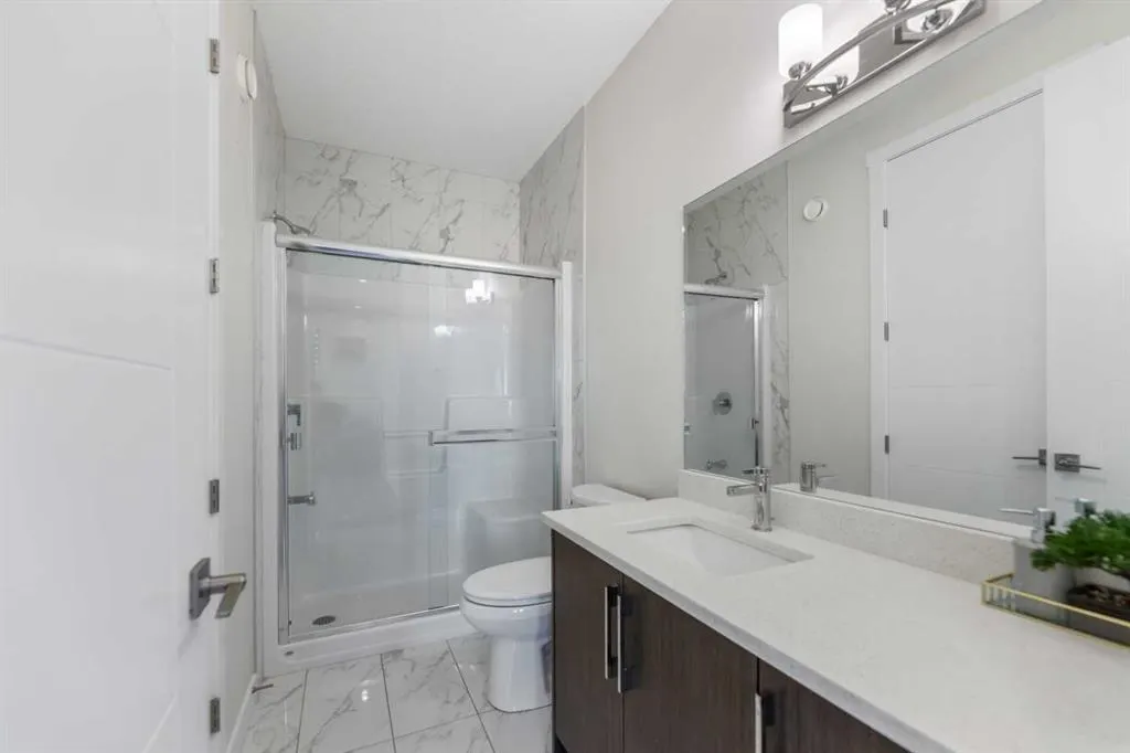 391 Corner Meadows Avenue NE