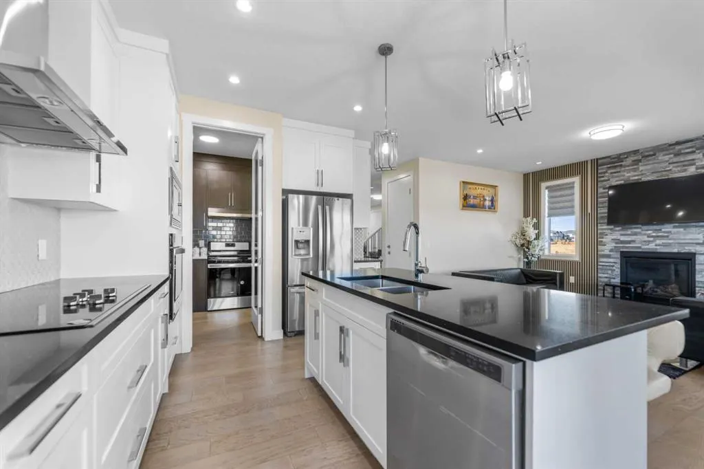 391 Corner Meadows Avenue NE