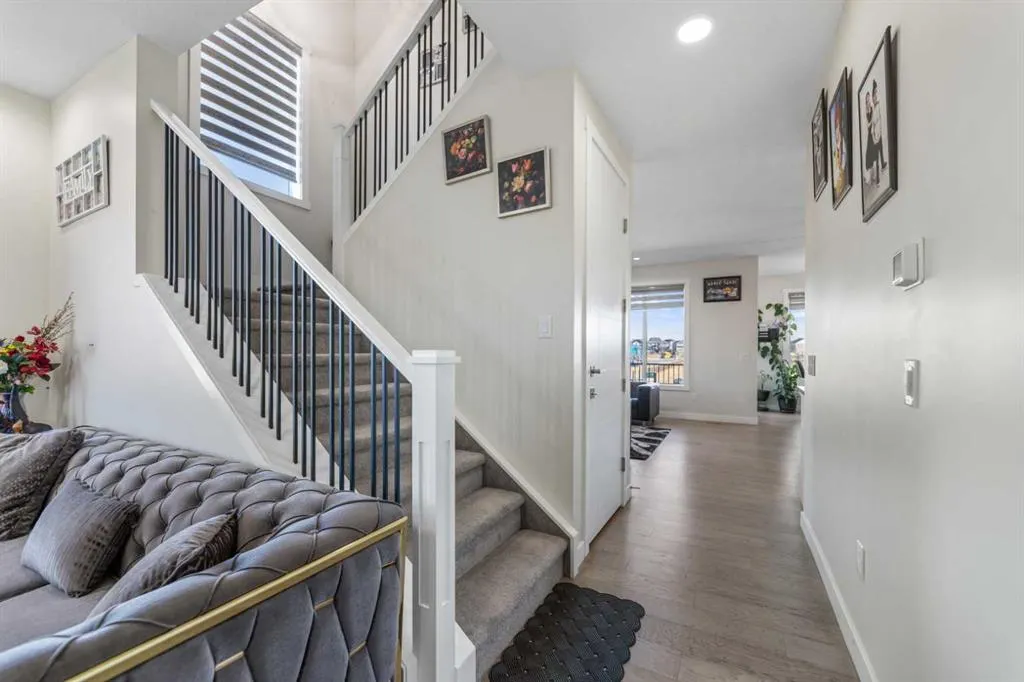 391 Corner Meadows Avenue NE