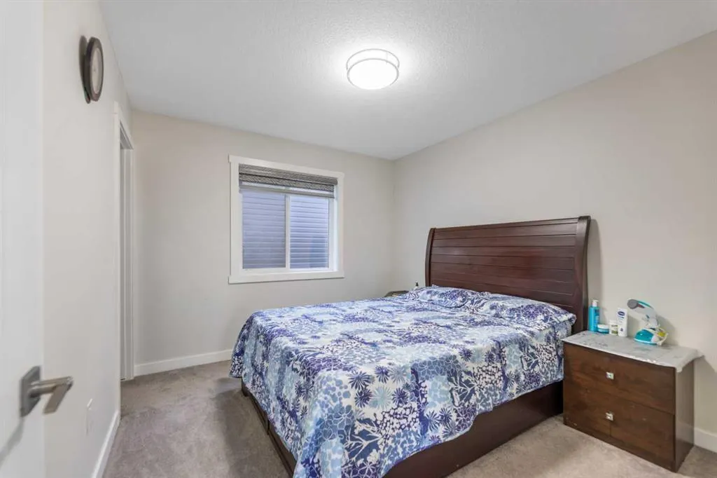 391 Corner Meadows Avenue NE