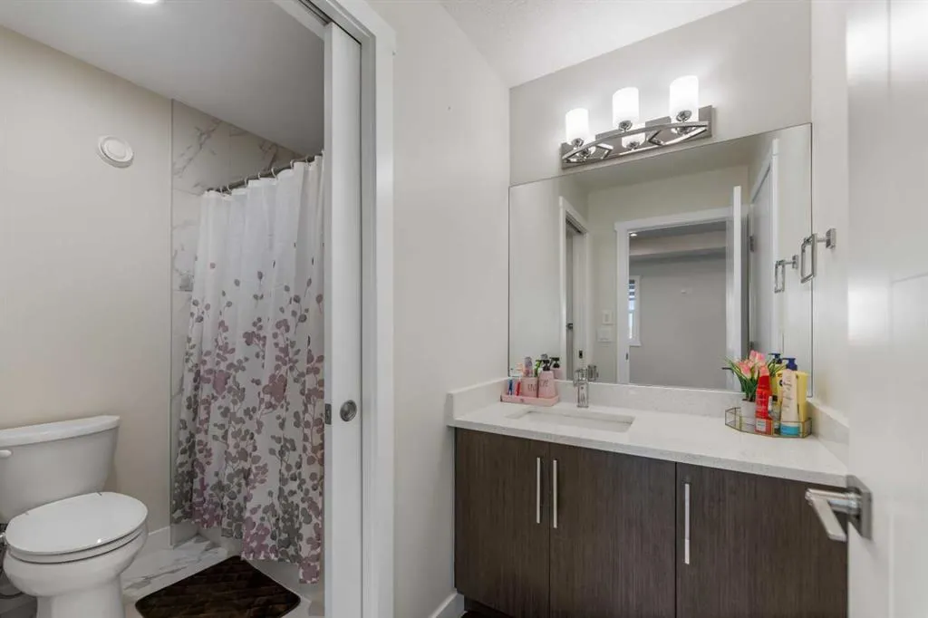 391 Corner Meadows Avenue NE