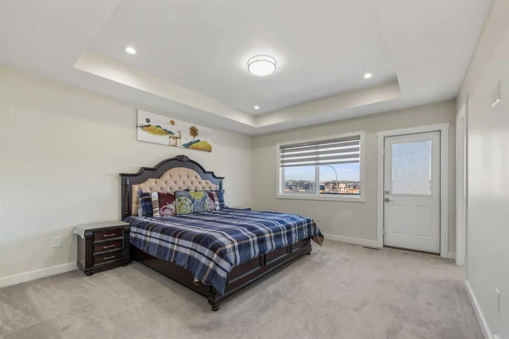 391 Corner Meadows Avenue NE