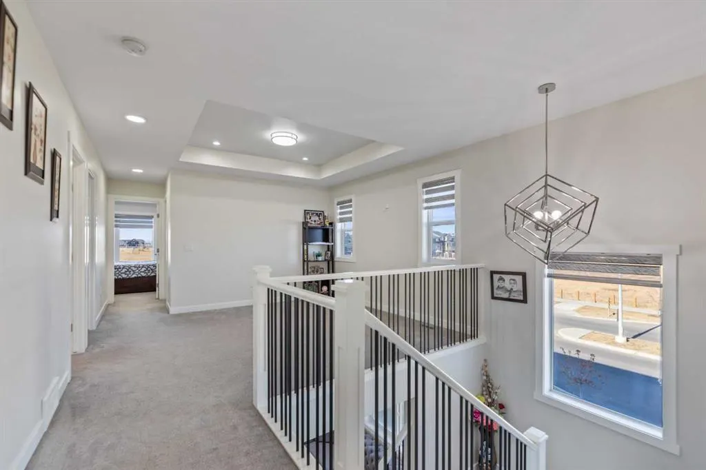 391 Corner Meadows Avenue NE