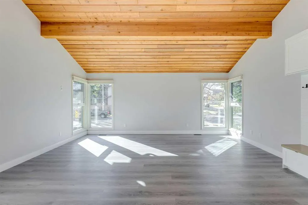 3020 Palliser Drive SW