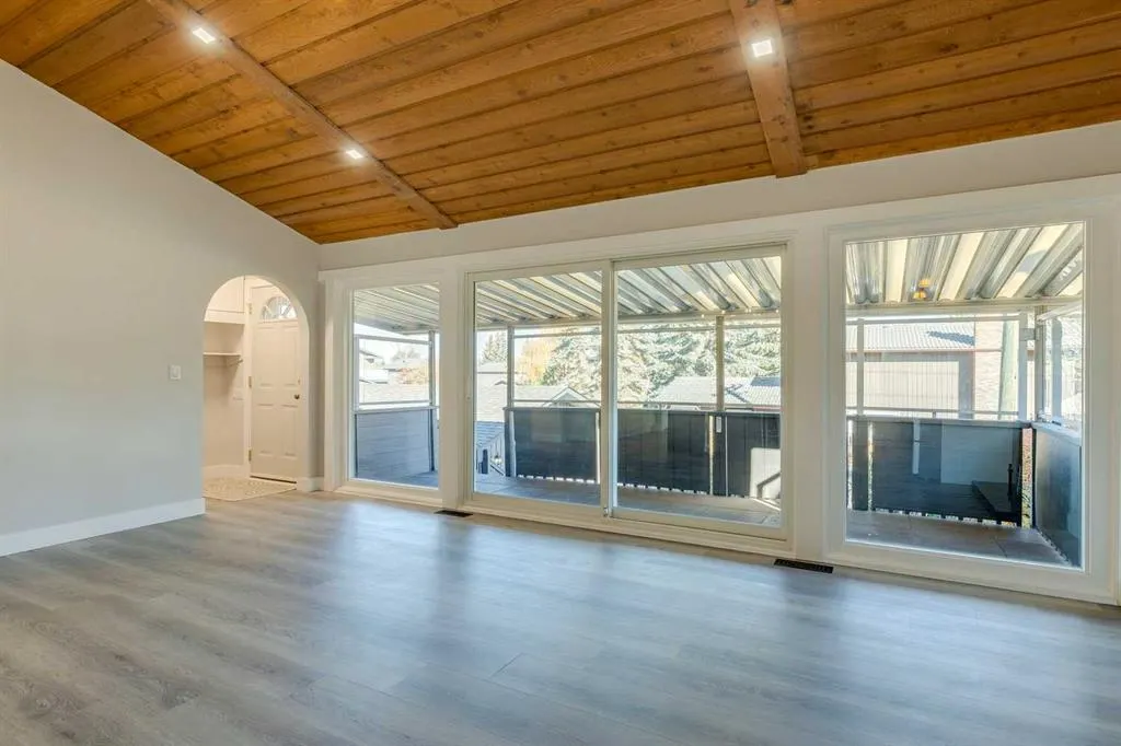 3020 Palliser Drive SW