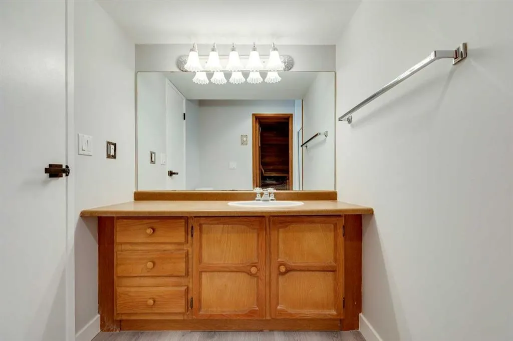 3020 Palliser Drive SW