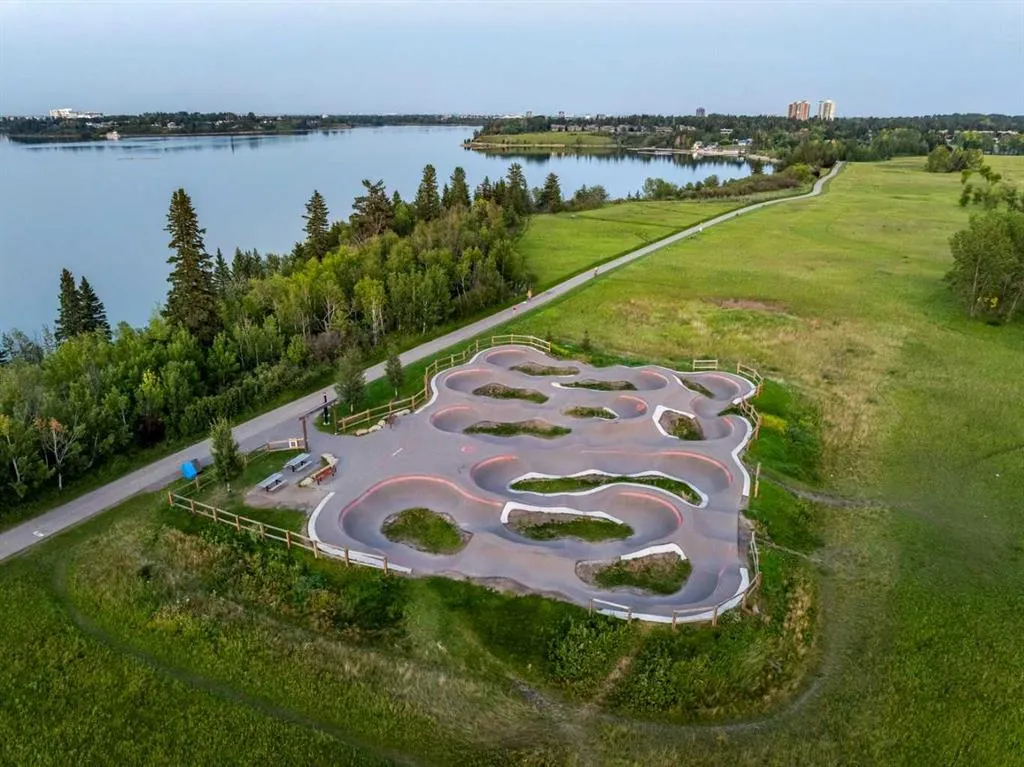 3020 Palliser Drive SW