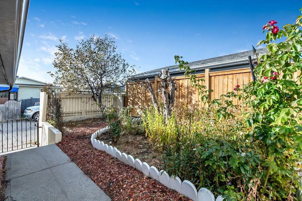 60 Rundlelawn Place NE