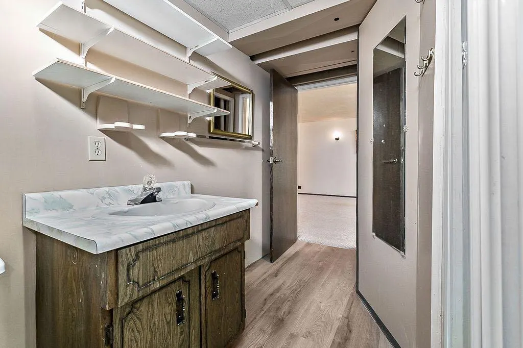 60 Rundlelawn Place NE